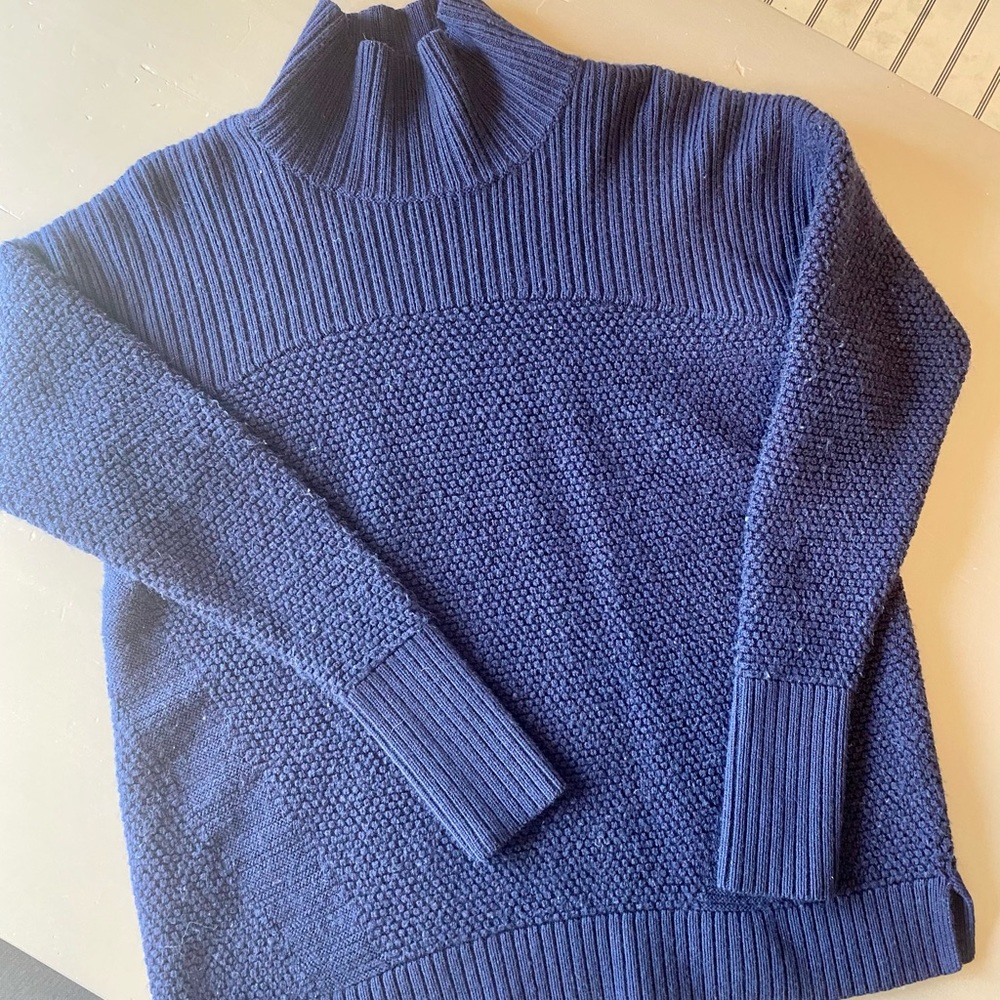 Size 6 Lululemon Navy sweater